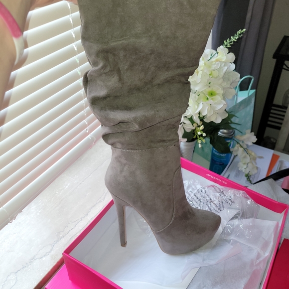 Boots - Picture 1 of 3